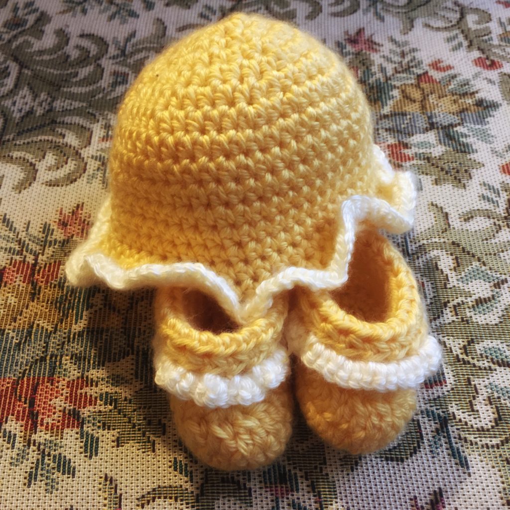 Newborn-hat_booties